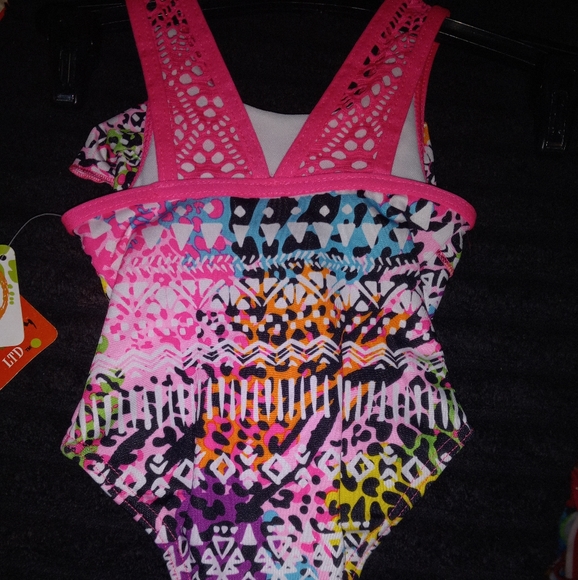 Babies one piece with fun lace and frills - Picture 2 of 4